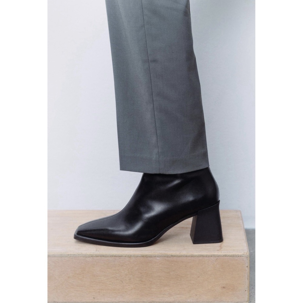 Vagabond Shoemakers Size EU 37 Hedda Square Heel Ankle Boot Black Leather